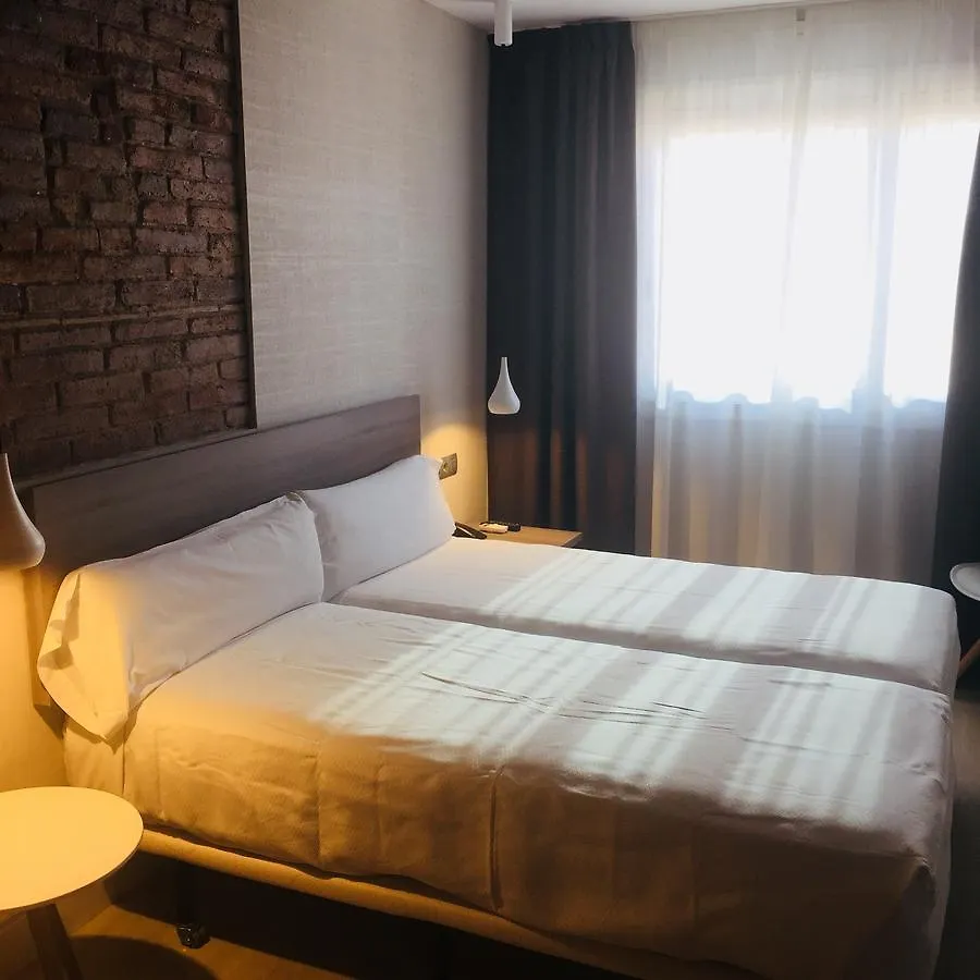 Hotel Transit Barcelona 0*,