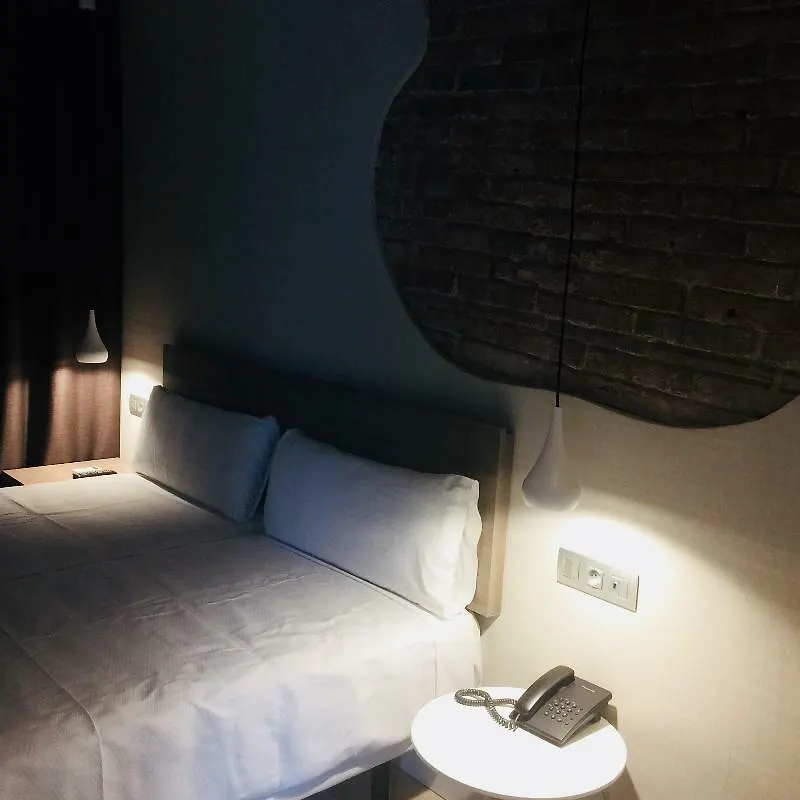 Hotel Transit Barcelona 0*,